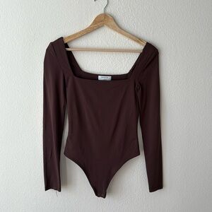 Babaton Square neck bodysuit cocoa S
